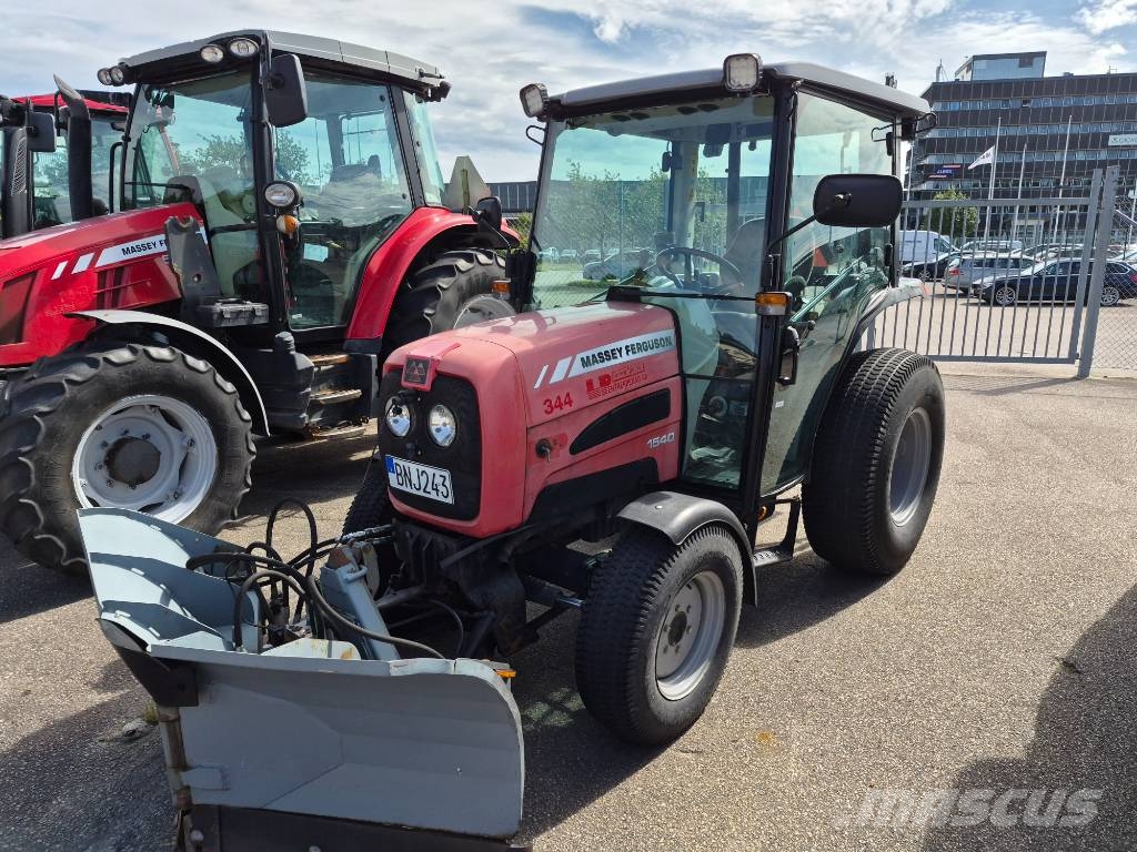 Massey Ferguson 1540 جرارات مدمجة