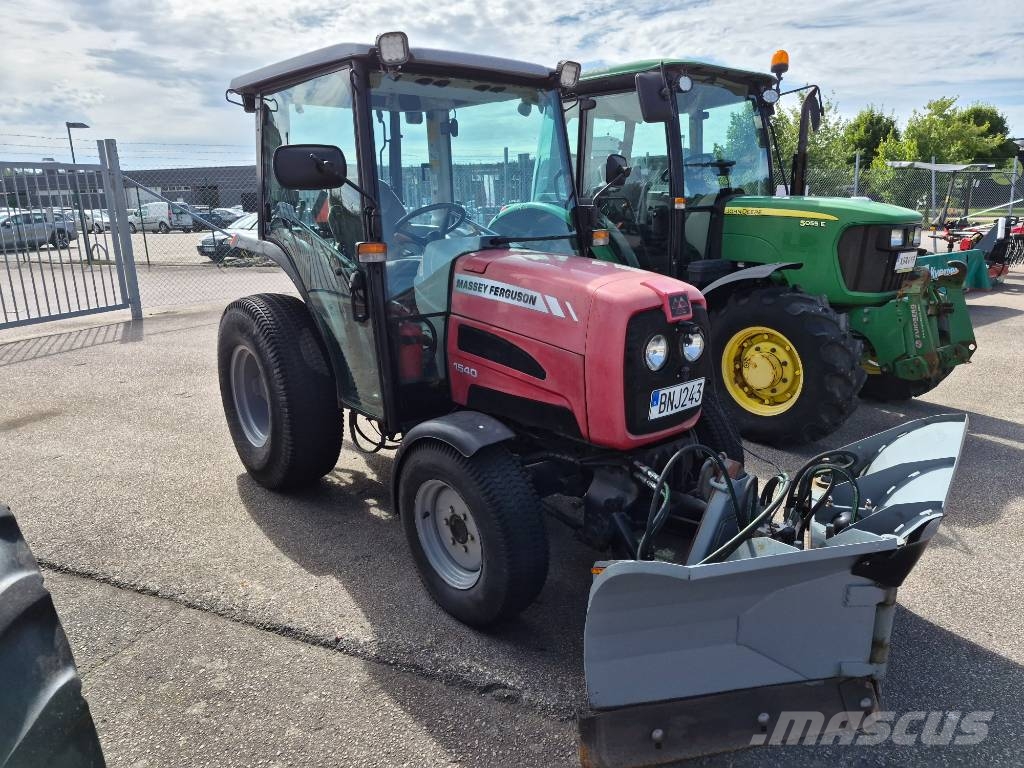 Massey Ferguson 1540 جرارات مدمجة