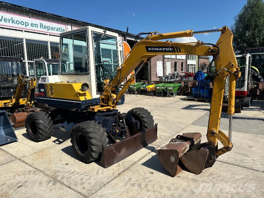 Komatsu PW30 Εκσκαφείς με τροχούς - λάστιχα