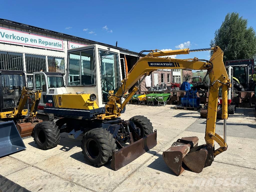 Komatsu PW30 Εκσκαφείς με τροχούς - λάστιχα