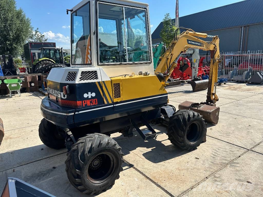 Komatsu PW30 Εκσκαφείς με τροχούς - λάστιχα