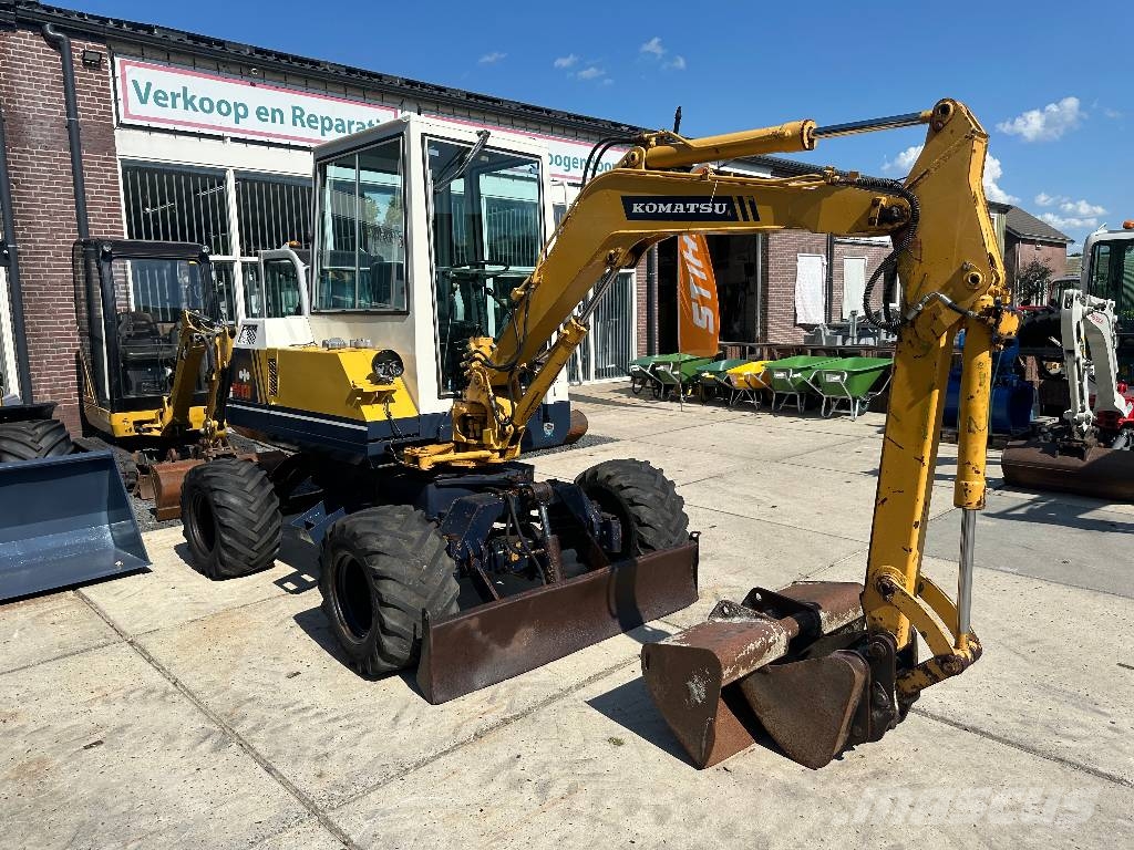 Komatsu PW30 Εκσκαφείς με τροχούς - λάστιχα