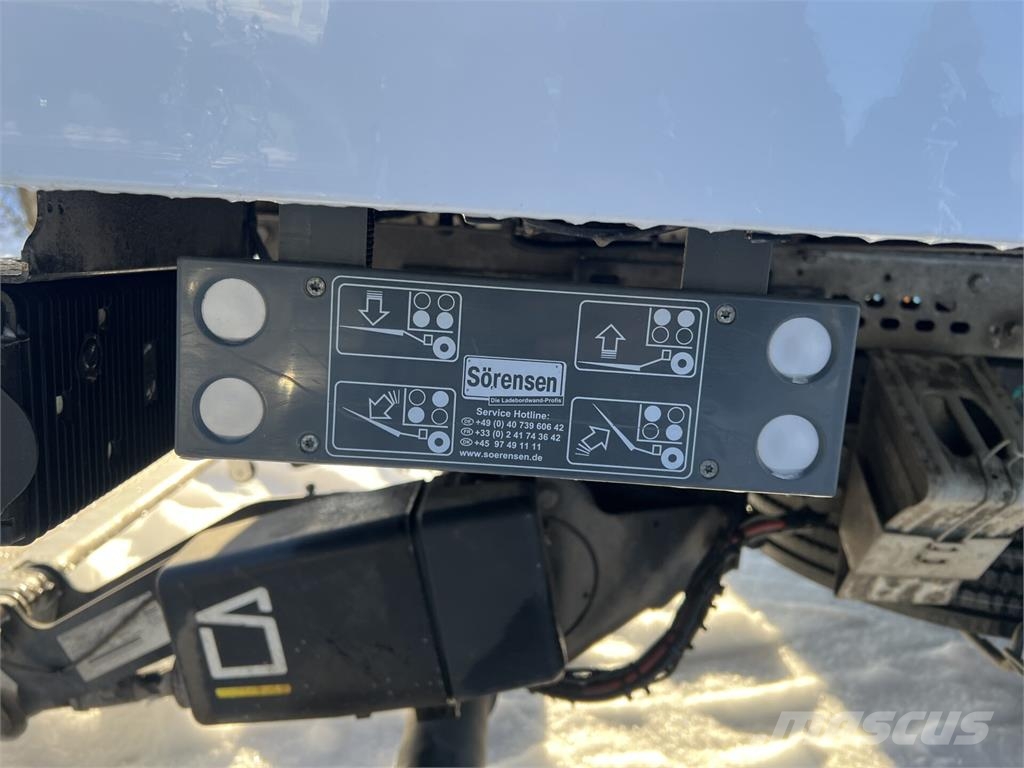 Fuso Ecanter 9C18 L-Bat Camiones con caja de remolque