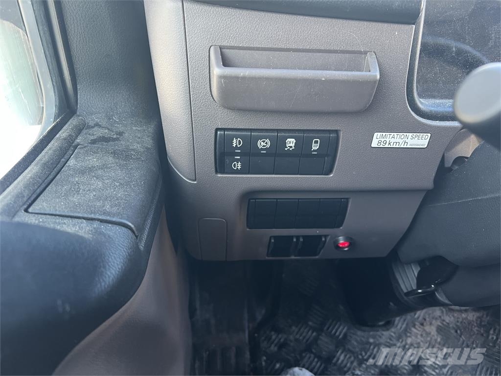 Fuso Ecanter 9C18 L-Bat Camiones con caja de remolque