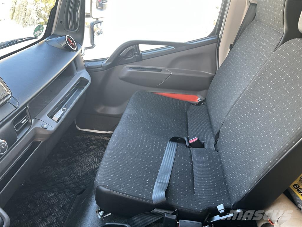 Fuso Ecanter 9C18 L-Bat Camiones con caja de remolque