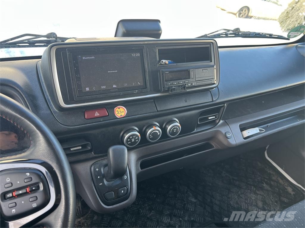 Fuso Ecanter 9C18 L-Bat Camiones con caja de remolque