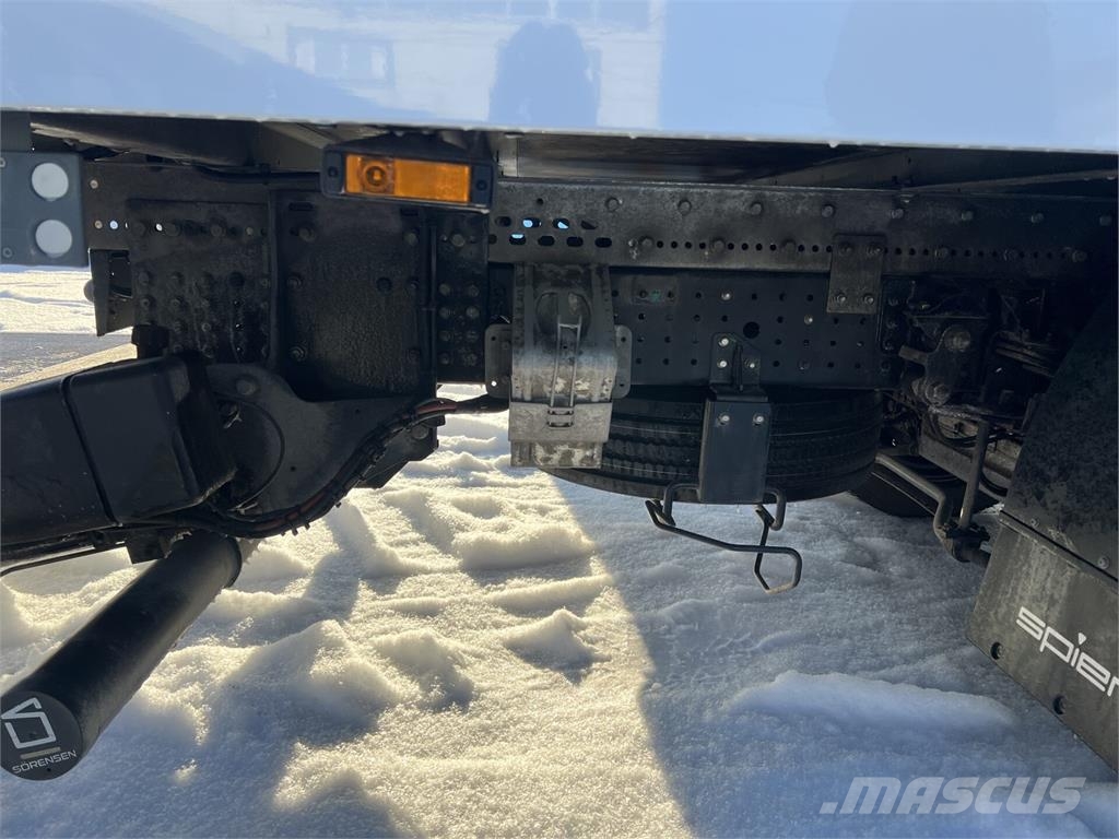Fuso Ecanter 9C18 L-Bat Camiones con caja de remolque