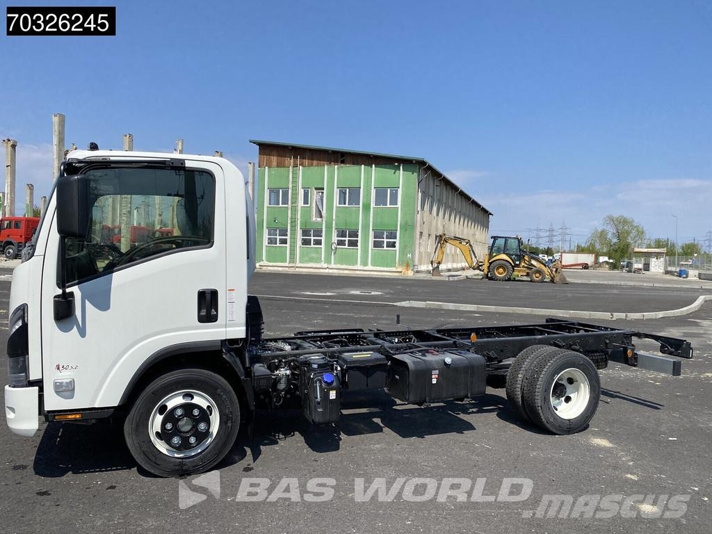 Isuzu M30 5.2 4X2 NEW! 7,5T Chassis 330cm Automatic Euro شاحنات بمقصورة وهيكل