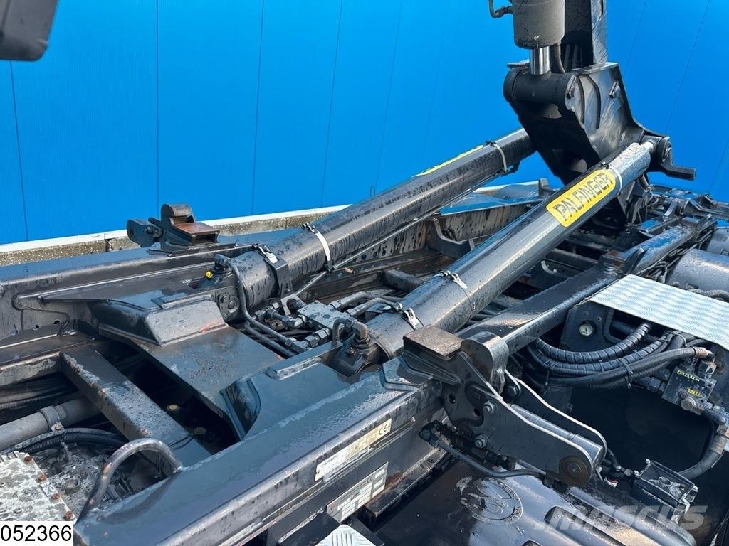 MAN TGS 33 480 6x4, EURO 5, Palfinger, Retarder Treileri ar āķi