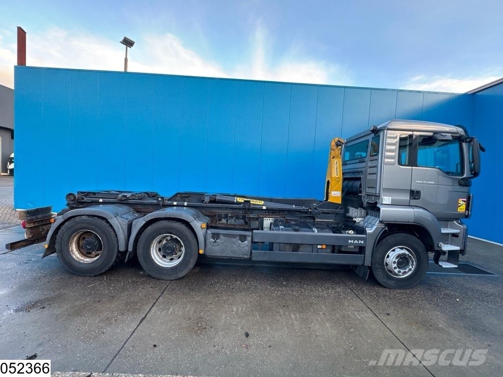 MAN TGS 33 480 6x4, EURO 5, Palfinger, Retarder Treileri ar āķi