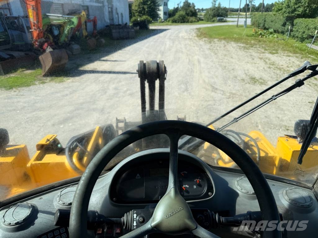 Volvo L 90 D لوادر بعجل