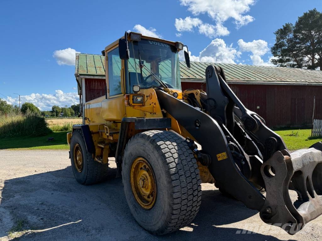 Volvo L 90 D لوادر بعجل