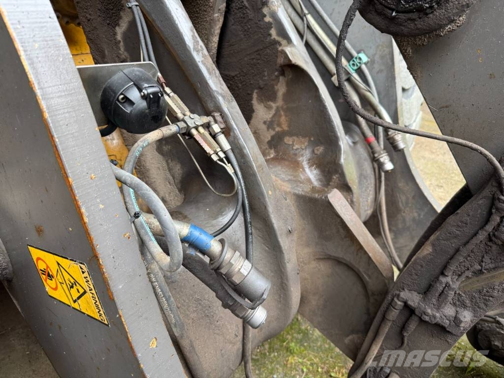 Volvo L 90 D لوادر بعجل