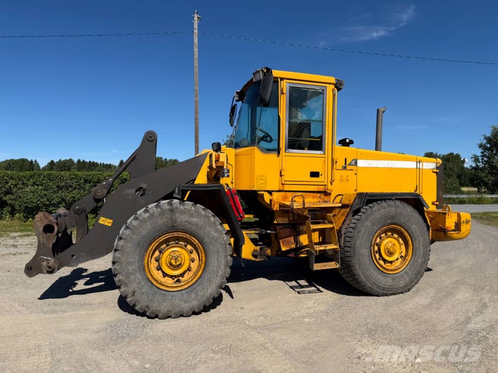 Volvo L 90 D لوادر بعجل