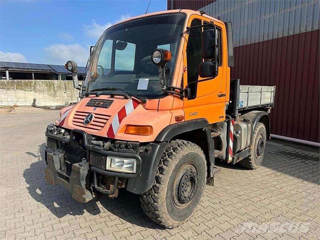 Mercedes-Benz Unimog U4000 mit Kipppritsche Andere Fahrzeuge