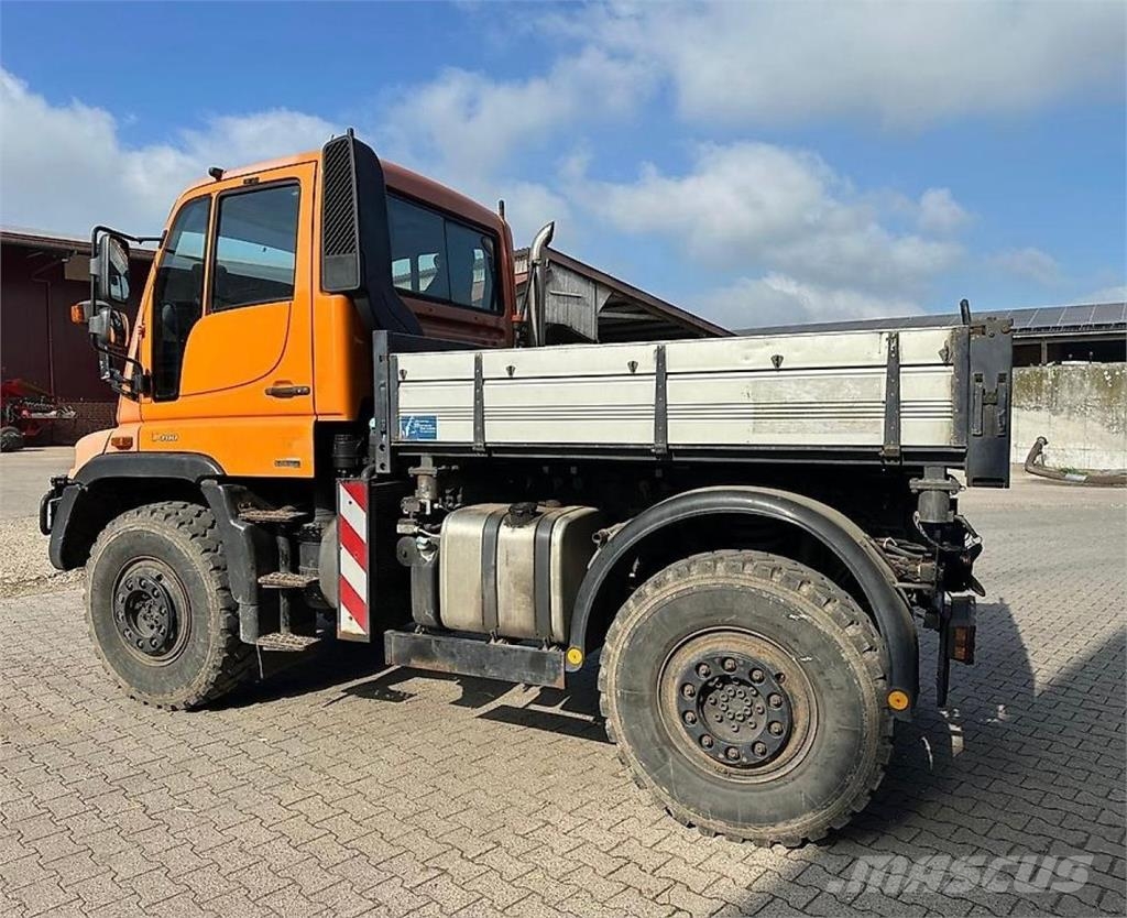 Mercedes-Benz Unimog U4000 mit Kipppritsche Andere Fahrzeuge