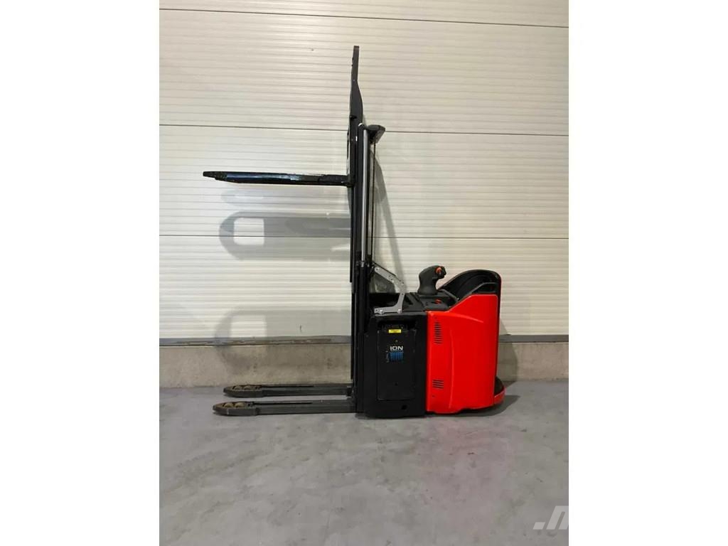 Linde D12 HP SP Pedestrian stacker