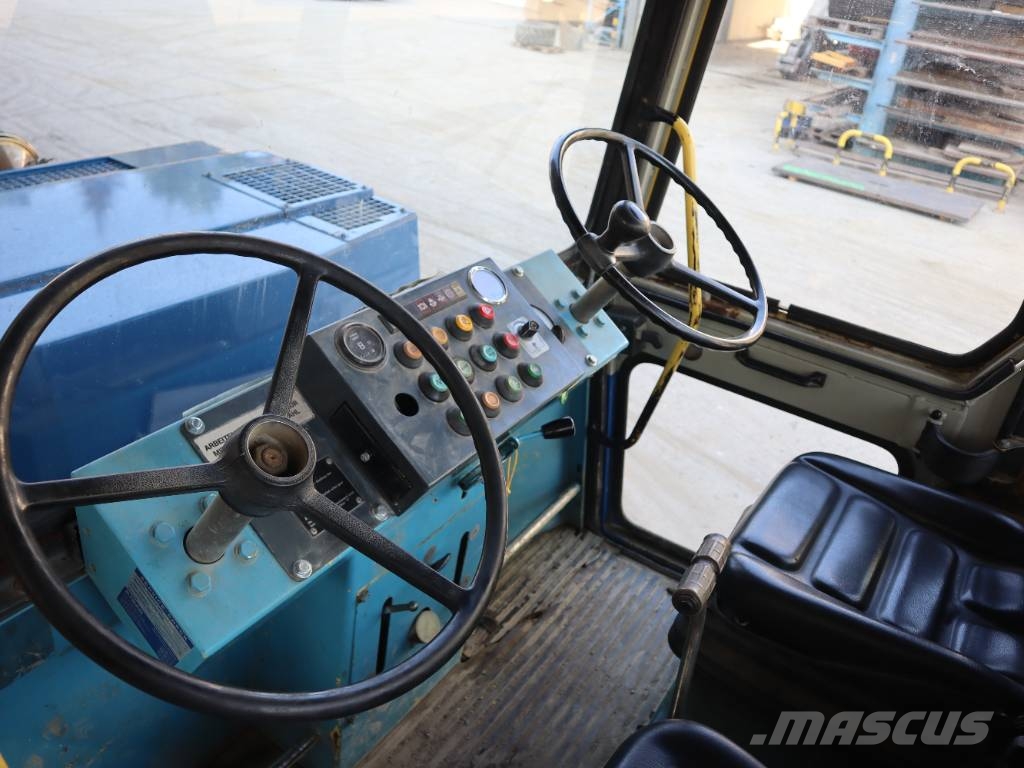 Bomag BW 144 AD مداحل ثنائية الاسطوانة