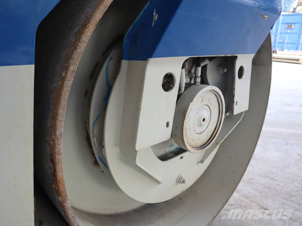 Bomag BW 144 AD مداحل ثنائية الاسطوانة
