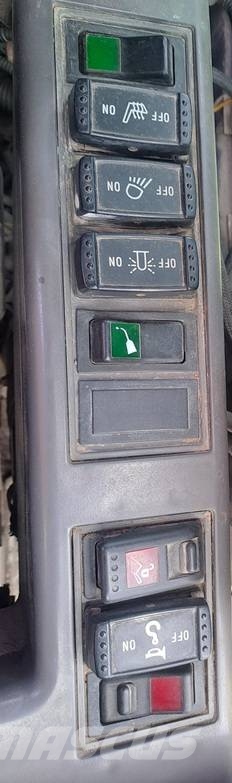 Hitachi ZX 225 USR LC-3 履带挖掘机