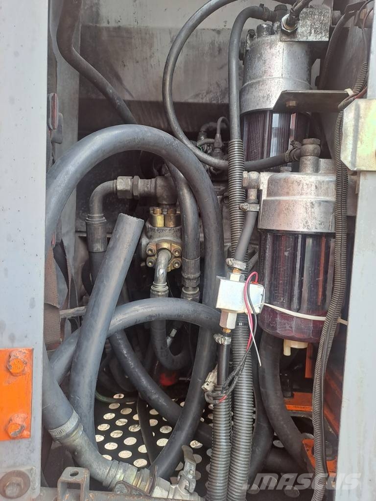 Hitachi ZX 225 USR LC-3 履带挖掘机