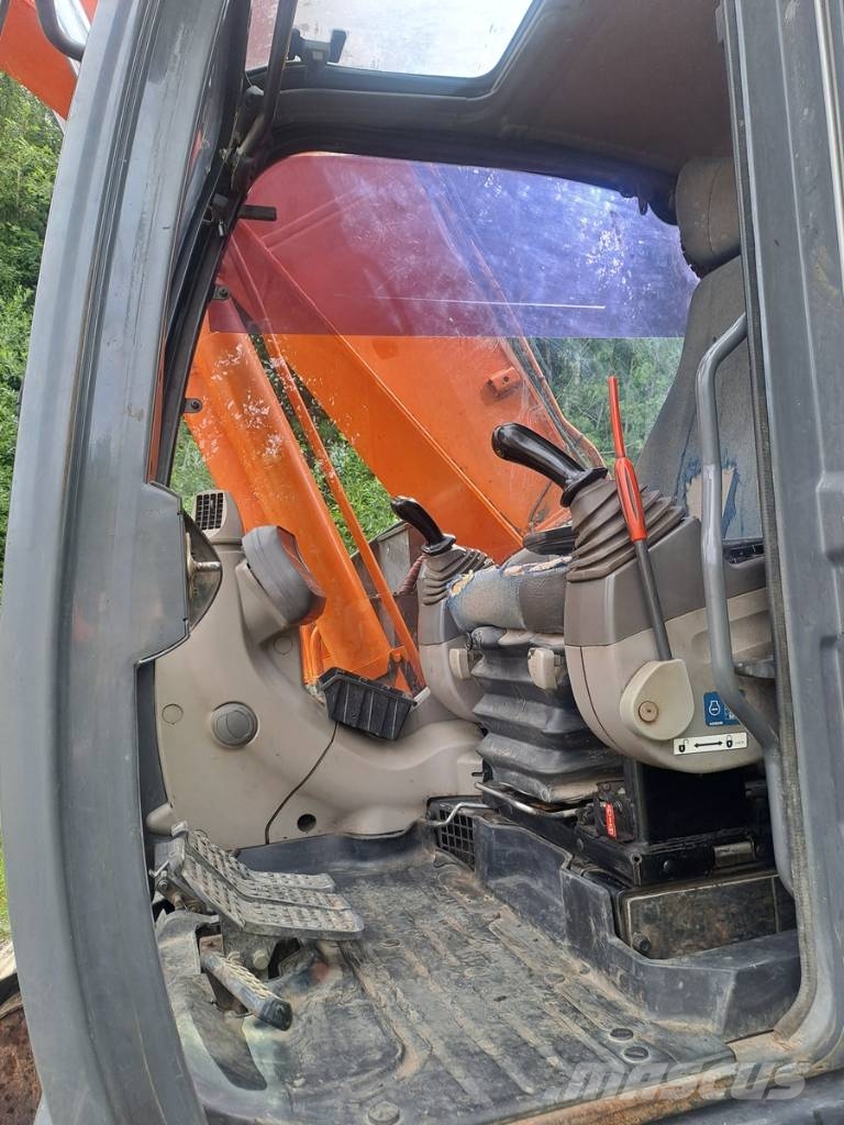 Hitachi ZX 225 USR LC-3 履带挖掘机