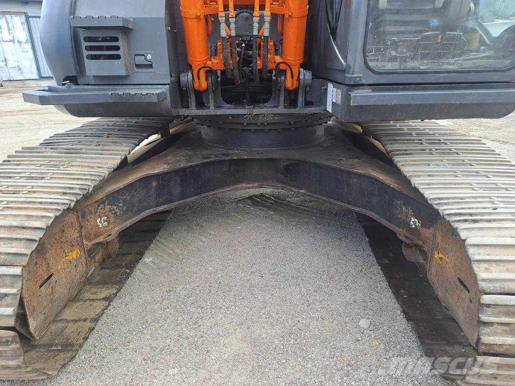 Hitachi ZX 225 USR LC-3 履带挖掘机
