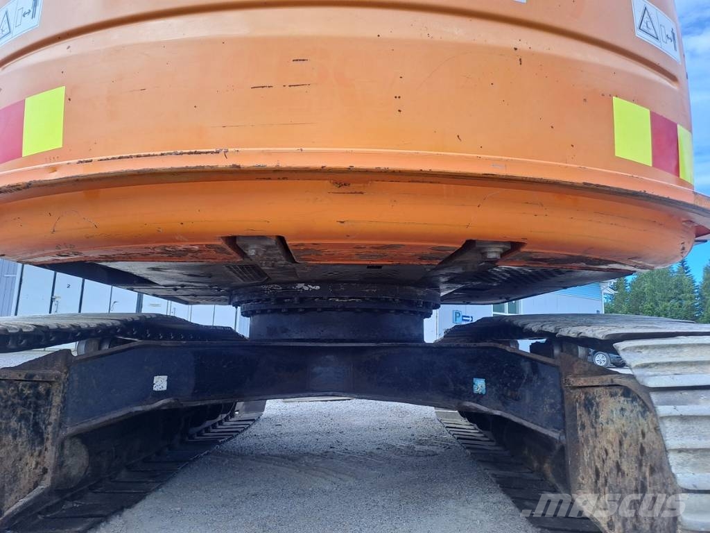 Hitachi ZX 225 USR LC-3 履带挖掘机