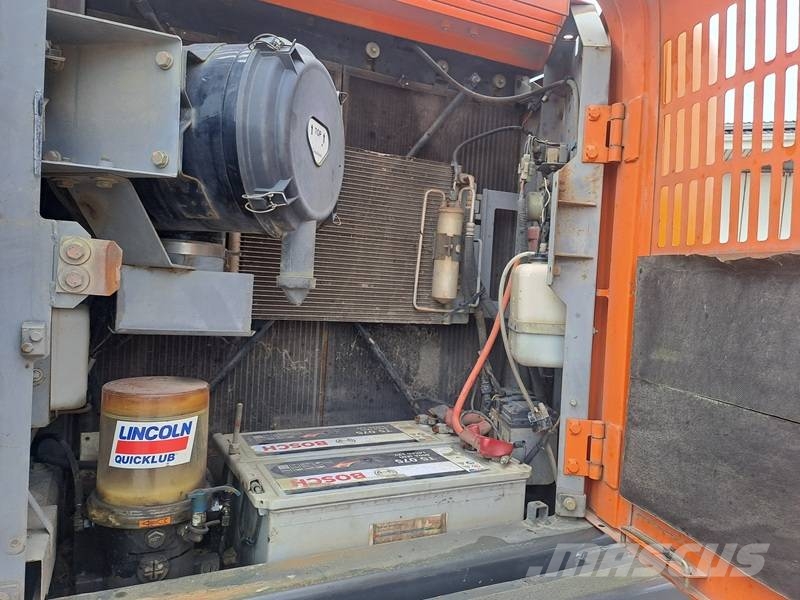 Hitachi ZX 225 USR LC-3 履带挖掘机
