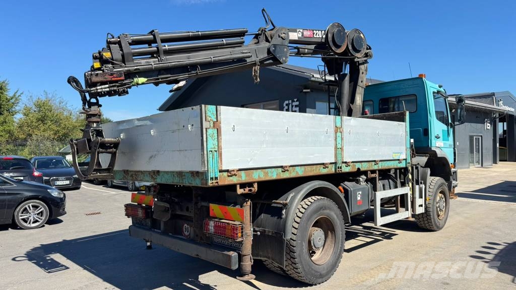 Mercedes-Benz 4X4 stake body - crane Hiab 220C-5 - 13.8M Savivarčių priekabų vilkikai