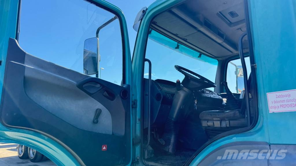 Mercedes-Benz 4X4 stake body - crane Hiab 220C-5 - 13.8M Savivarčių priekabų vilkikai