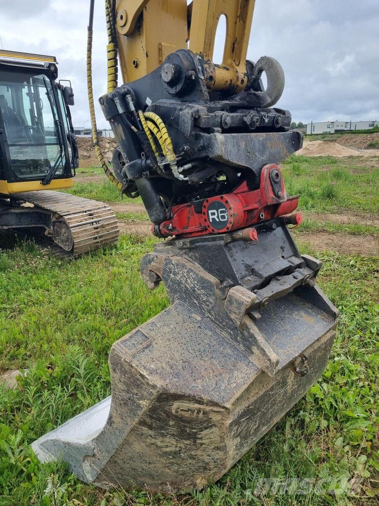 CAT 323 Bageri guseničari