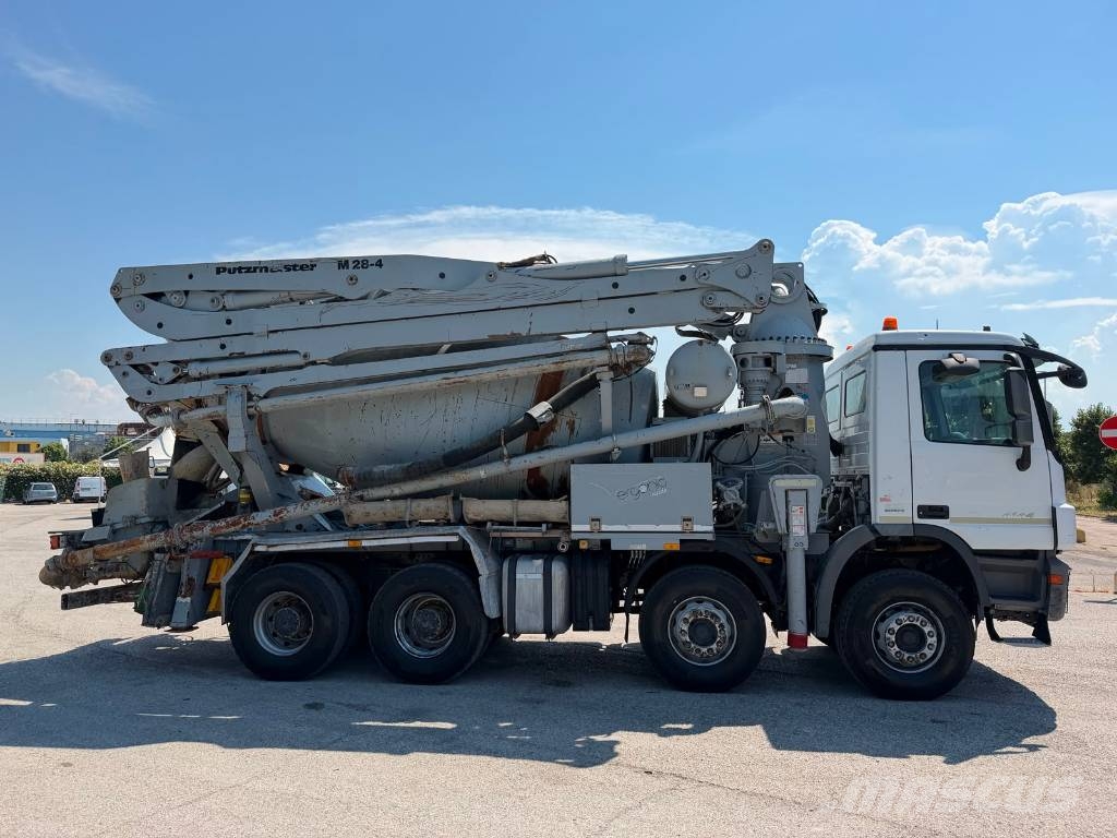Mercedes-Benz Actros 4144 B 콘크리트 분배 붐