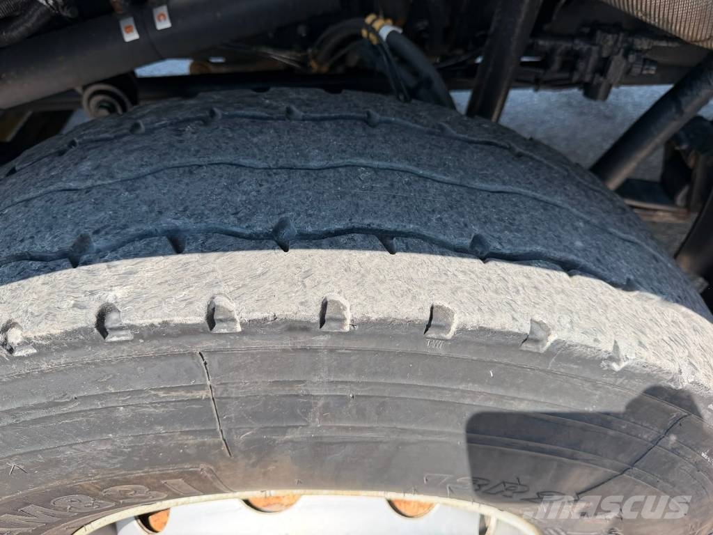 Mercedes-Benz Actros 4144 B 콘크리트 분배 붐
