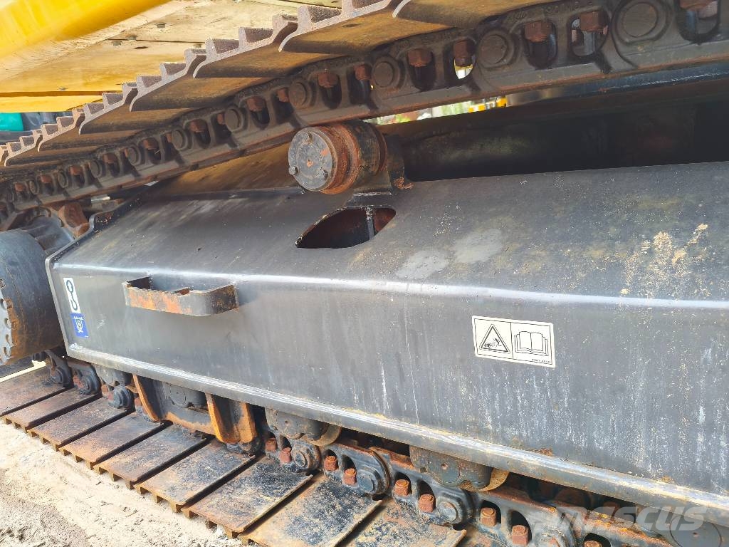 Komatsu PC 220-7 履带挖掘机
