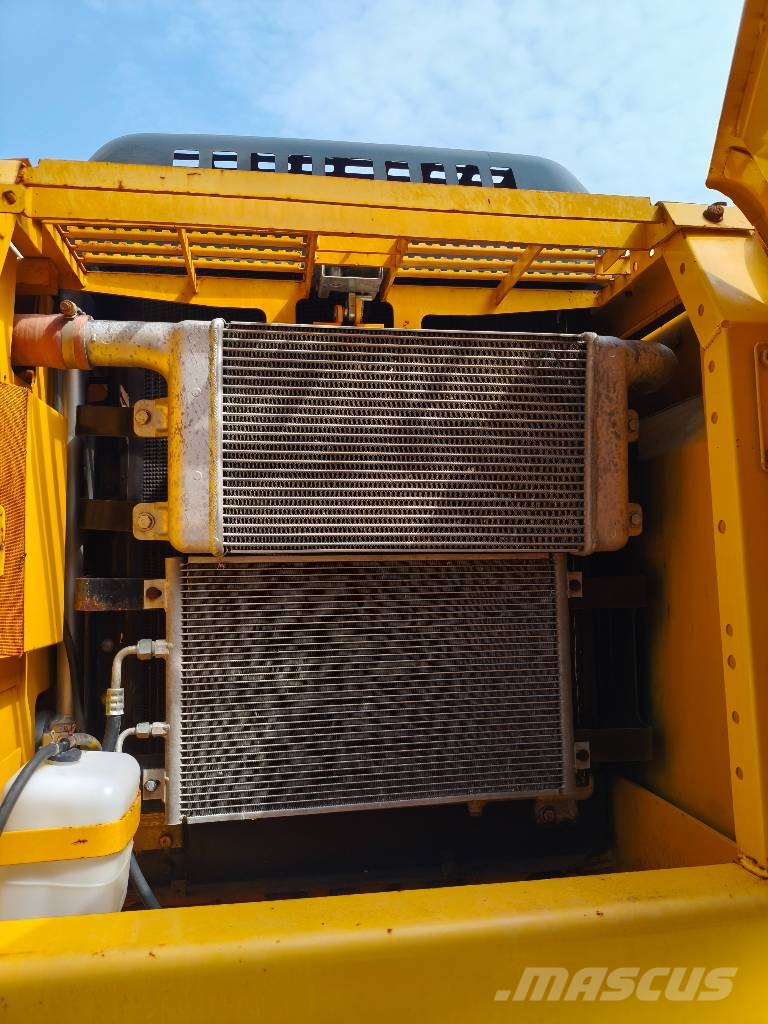 Komatsu PC 220-7 履带挖掘机