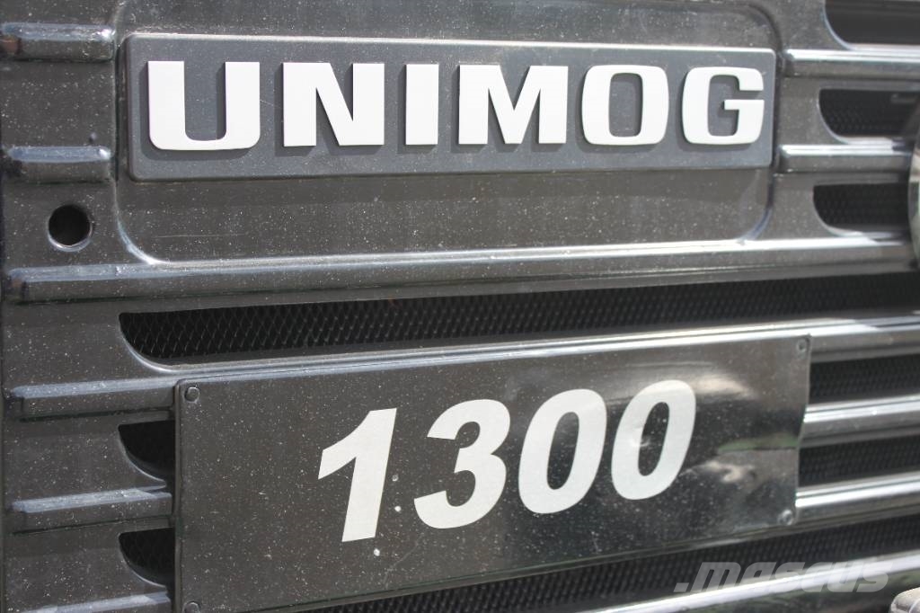 Mercedes-Benz Unimog U 1300 L Camiones de cama baja