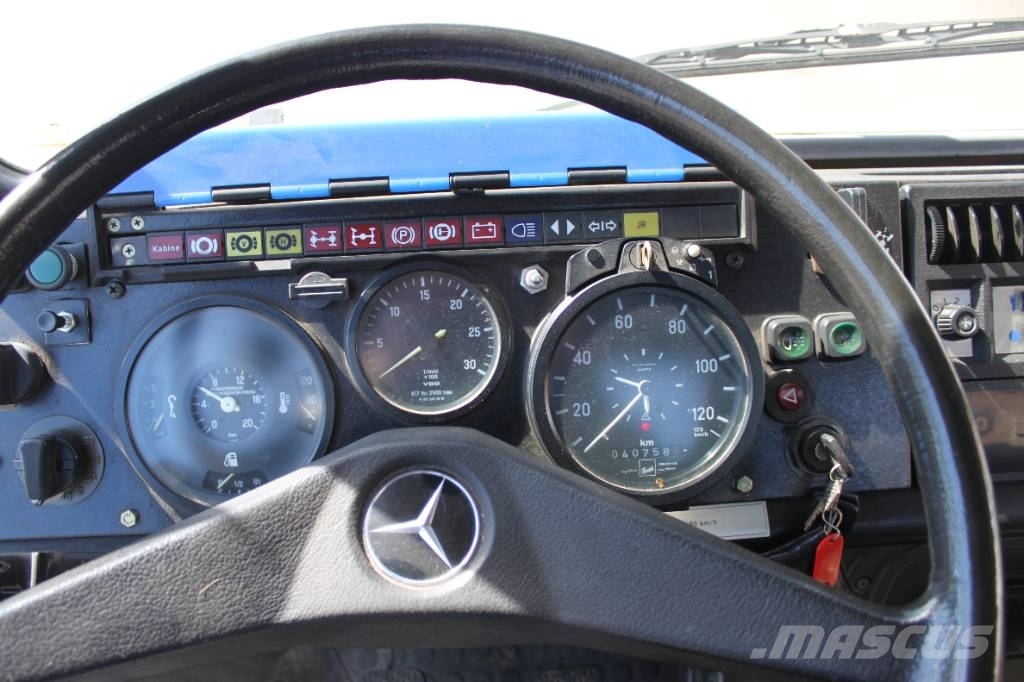 Mercedes-Benz Unimog U 1300 L Camiones de cama baja