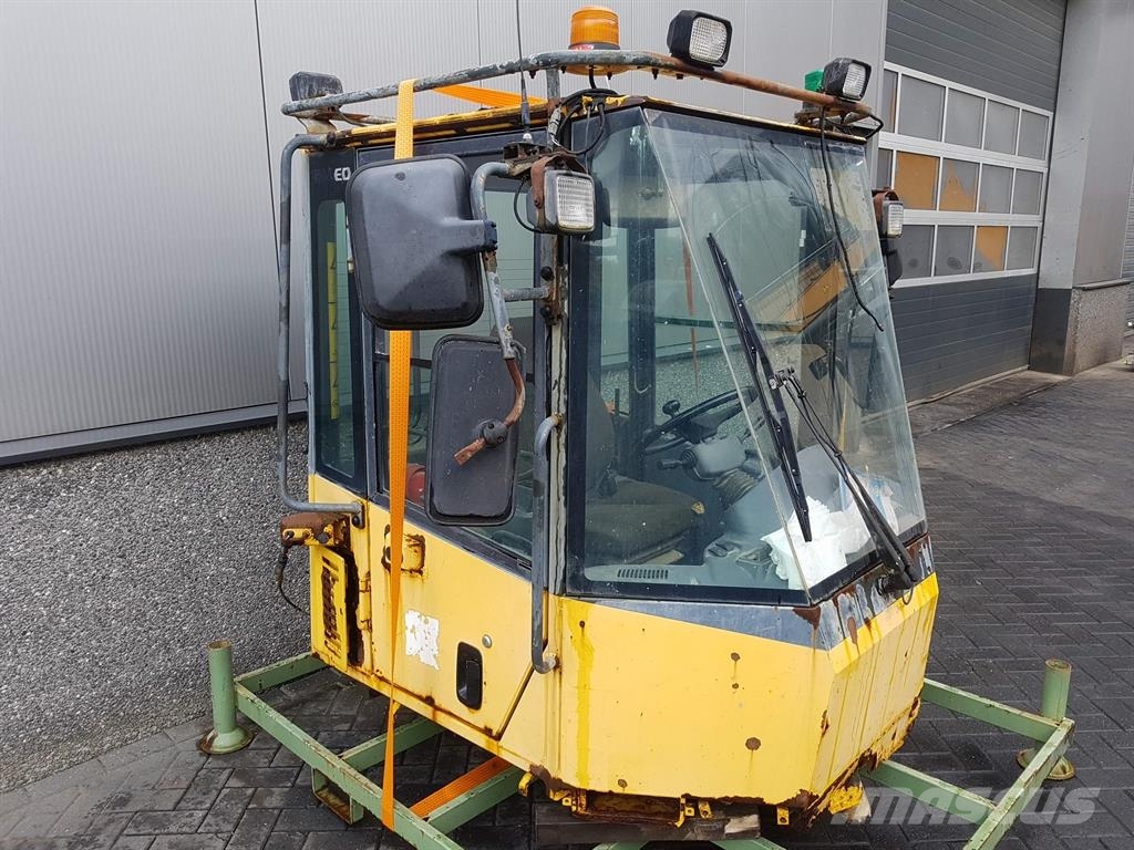 Komatsu WA 320 - 5H - Cabin/Kabine/Cabine Cabins and interior