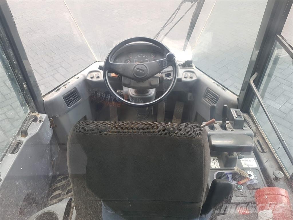 Komatsu WA 320 - 5H - Cabin/Kabine/Cabine Cabins and interior