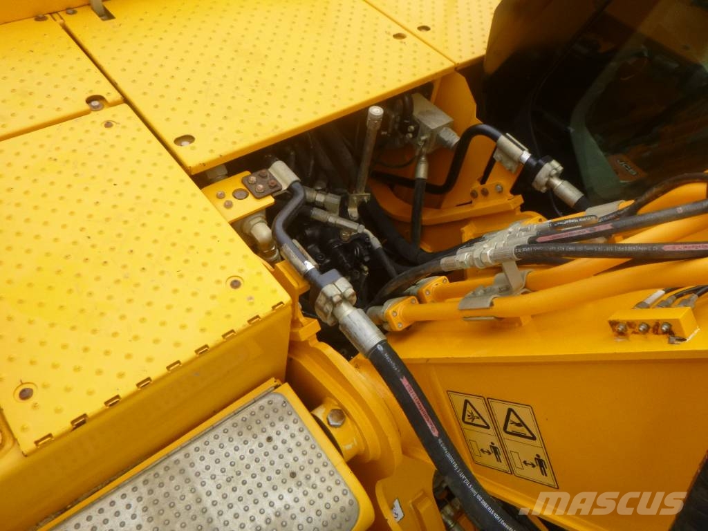 JCB JS220XLC 4F Rupsgraafmachines