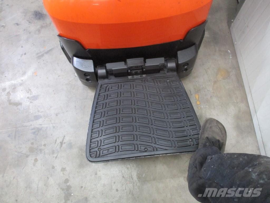 Toyota SWE120 Platform power pallet trucks