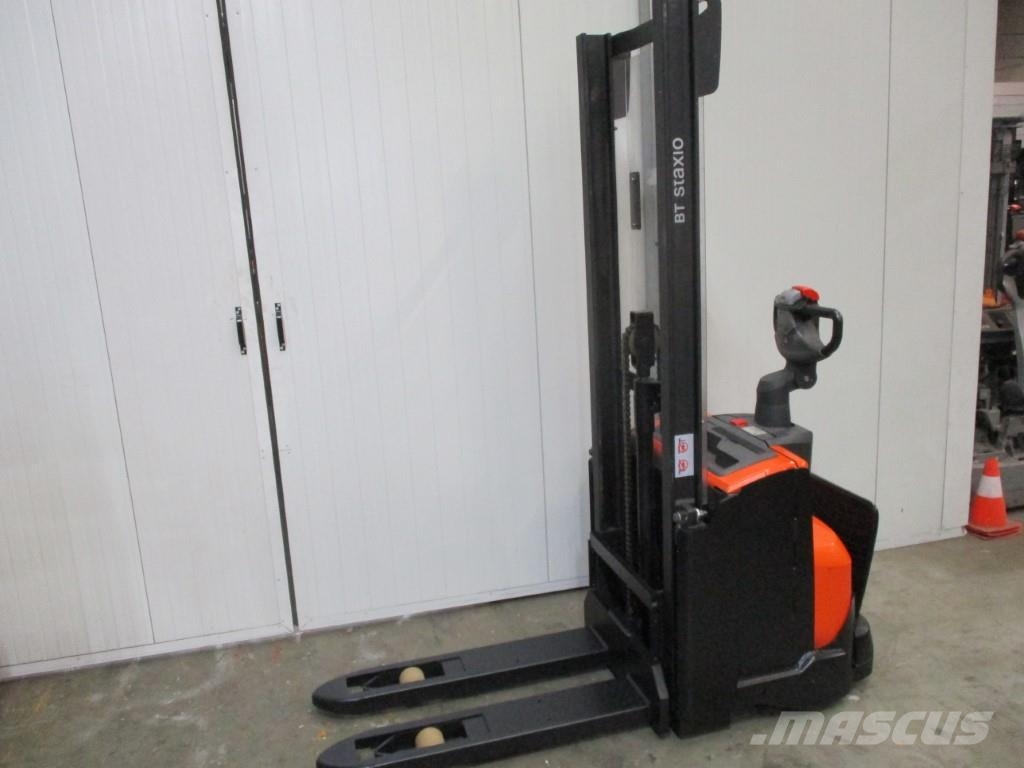 Toyota SWE120 Platform power pallet trucks
