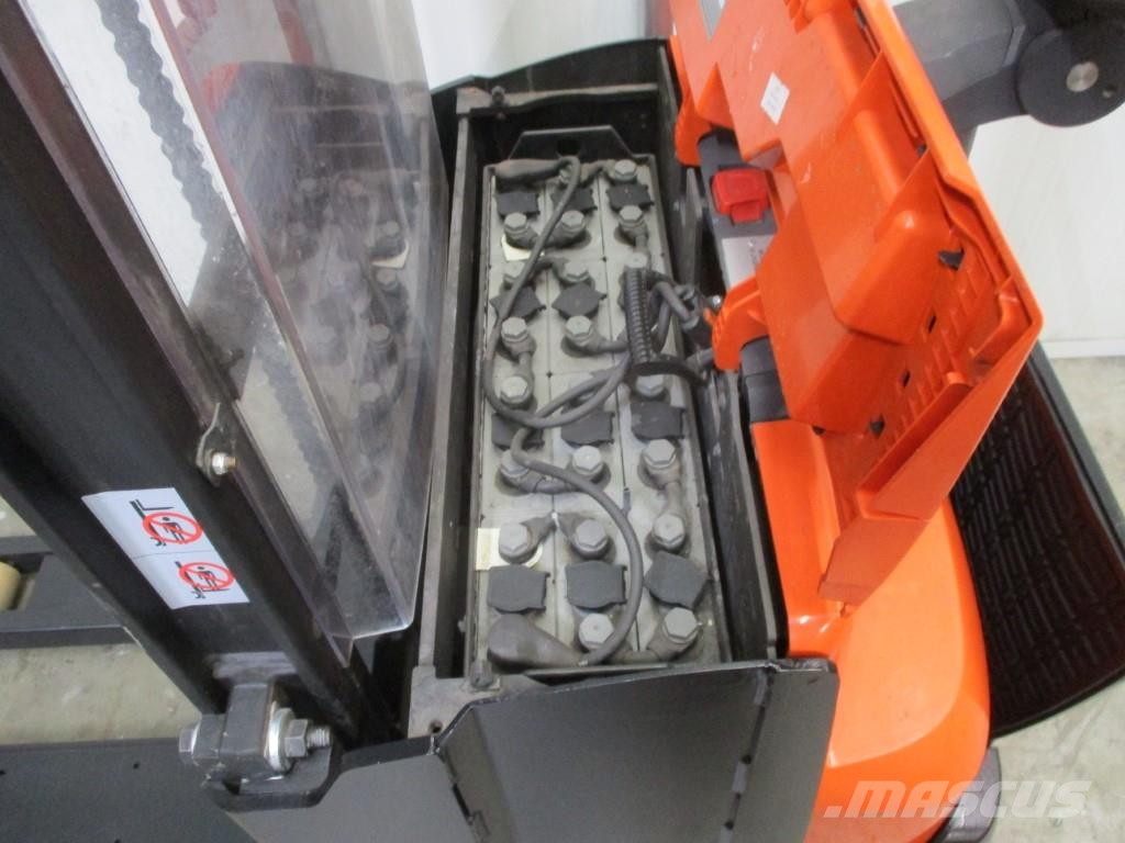 Toyota SWE120 Platform power pallet trucks