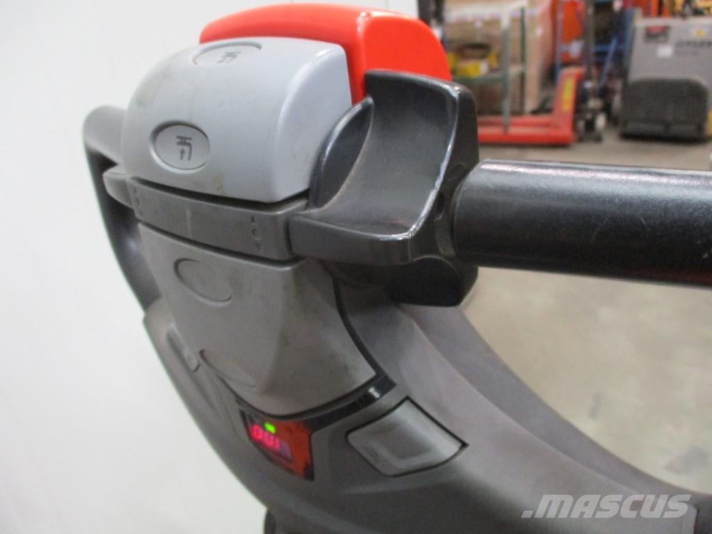 Toyota SWE120 Platform power pallet trucks