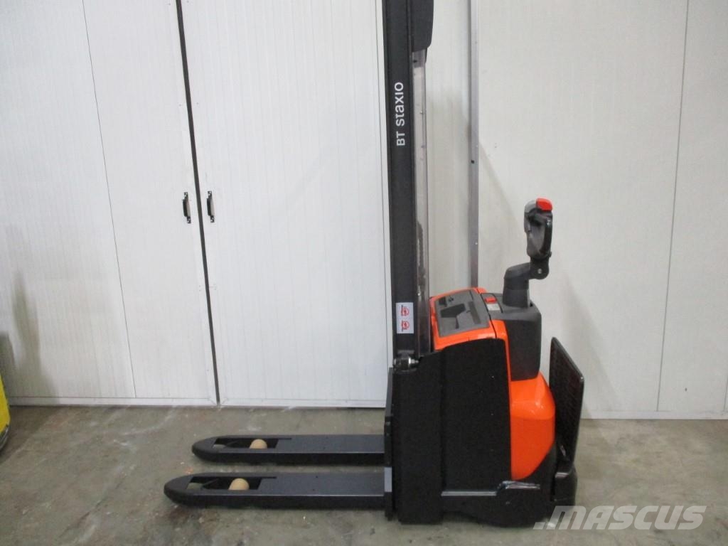Toyota SWE120 Platform power pallet trucks