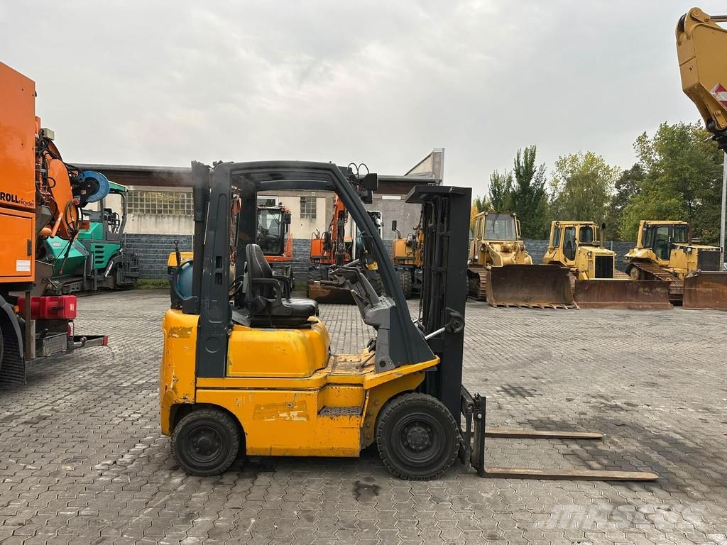 Nissan PD01A15PQ Gas Stapler