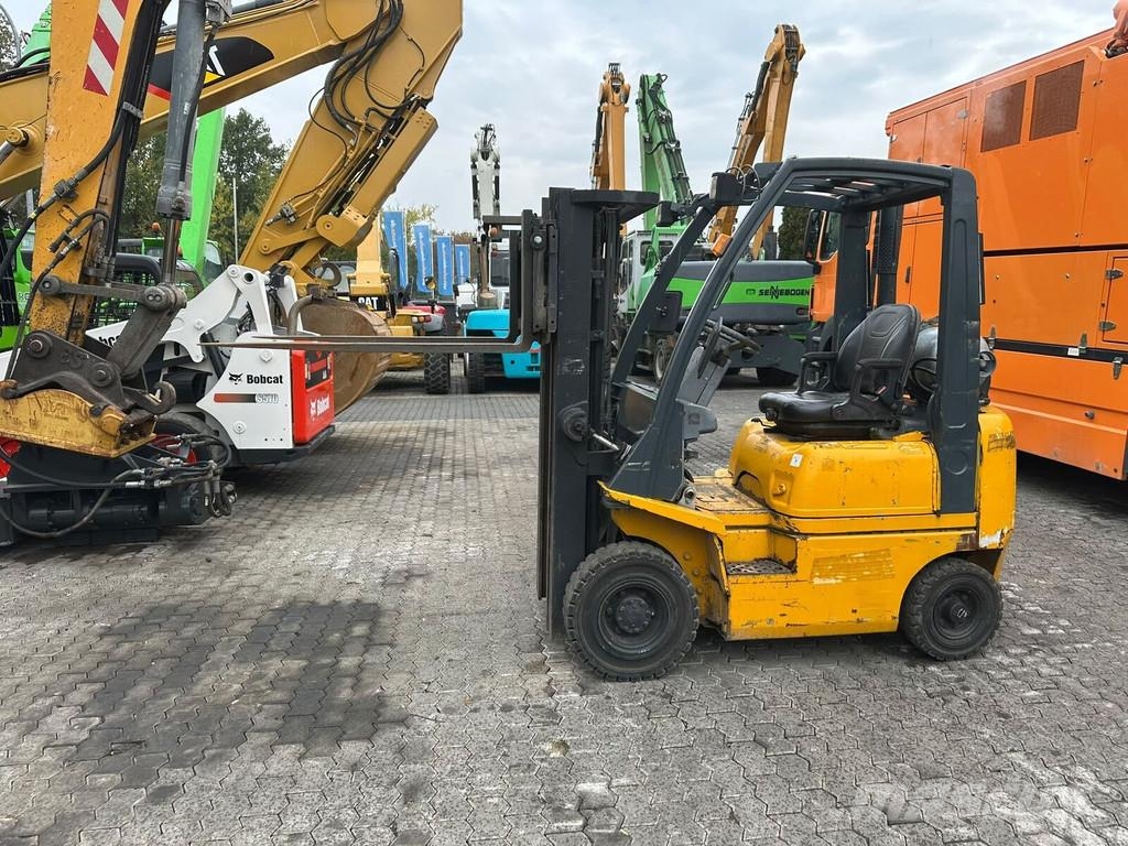 Nissan PD01A15PQ Gas Stapler