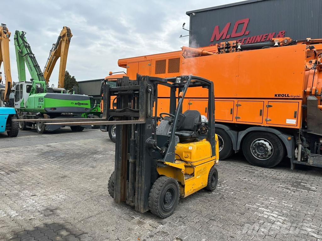 Nissan PD01A15PQ Gas Stapler