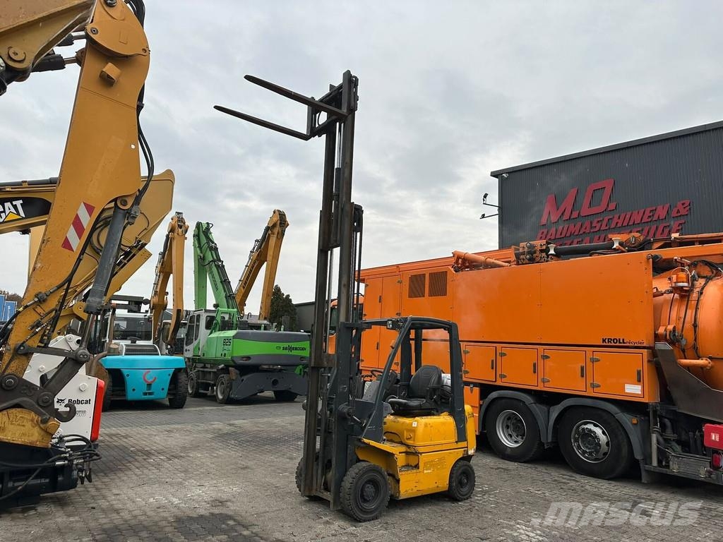 Nissan PD01A15PQ Gas Stapler